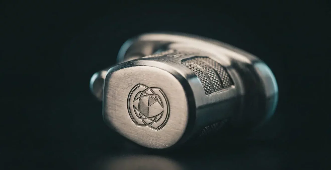 Logo de certification SRA sur un antivol de moto symbolisant la protection contre le vol